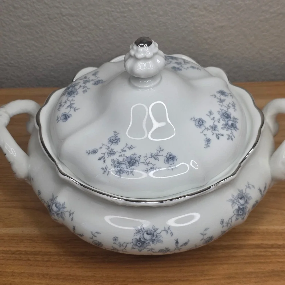 Johann Haviland Blue Garland Bavaria Germany Round Covered Vegetable Bowl EUC